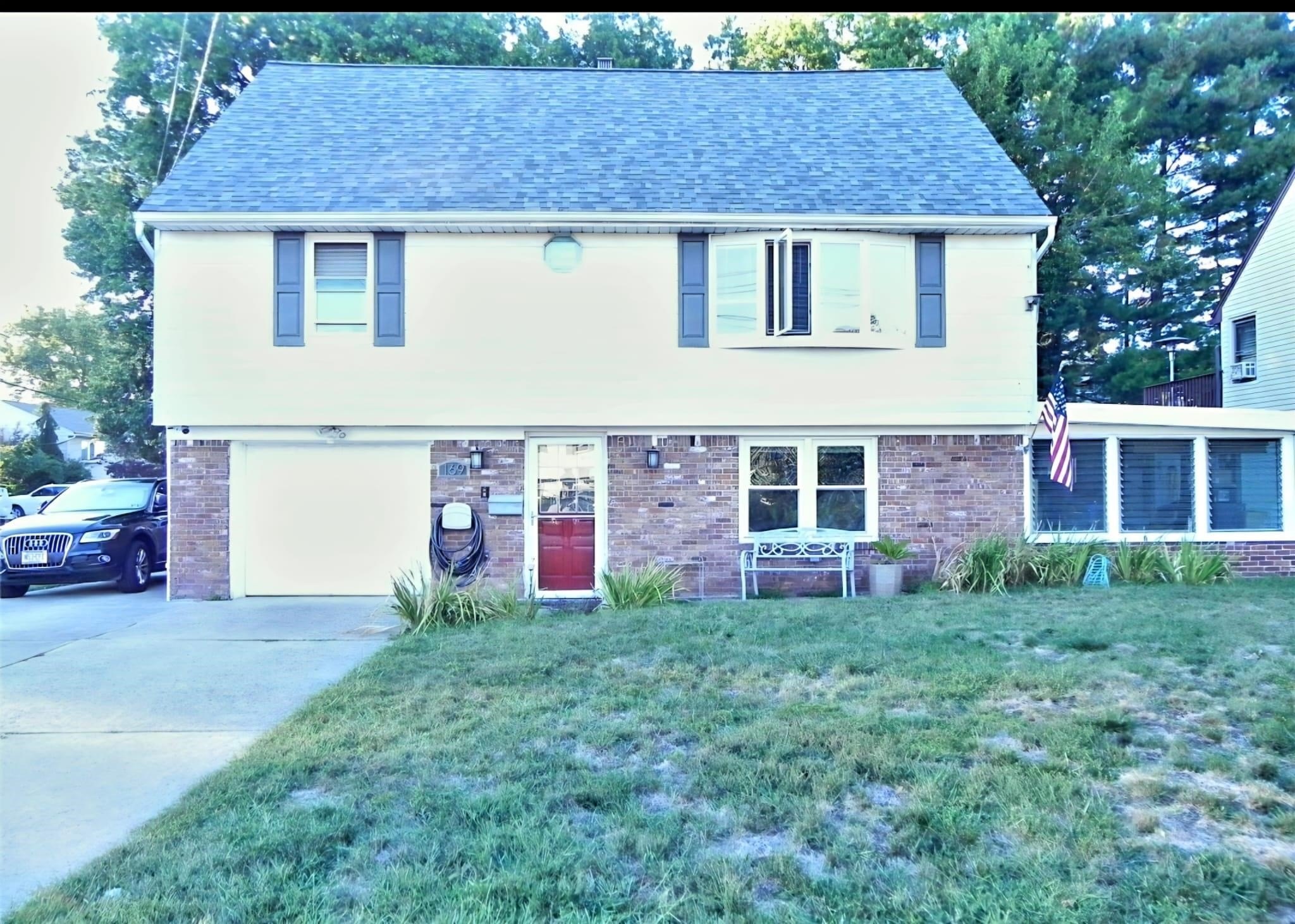 Currently Displayed Property Photo