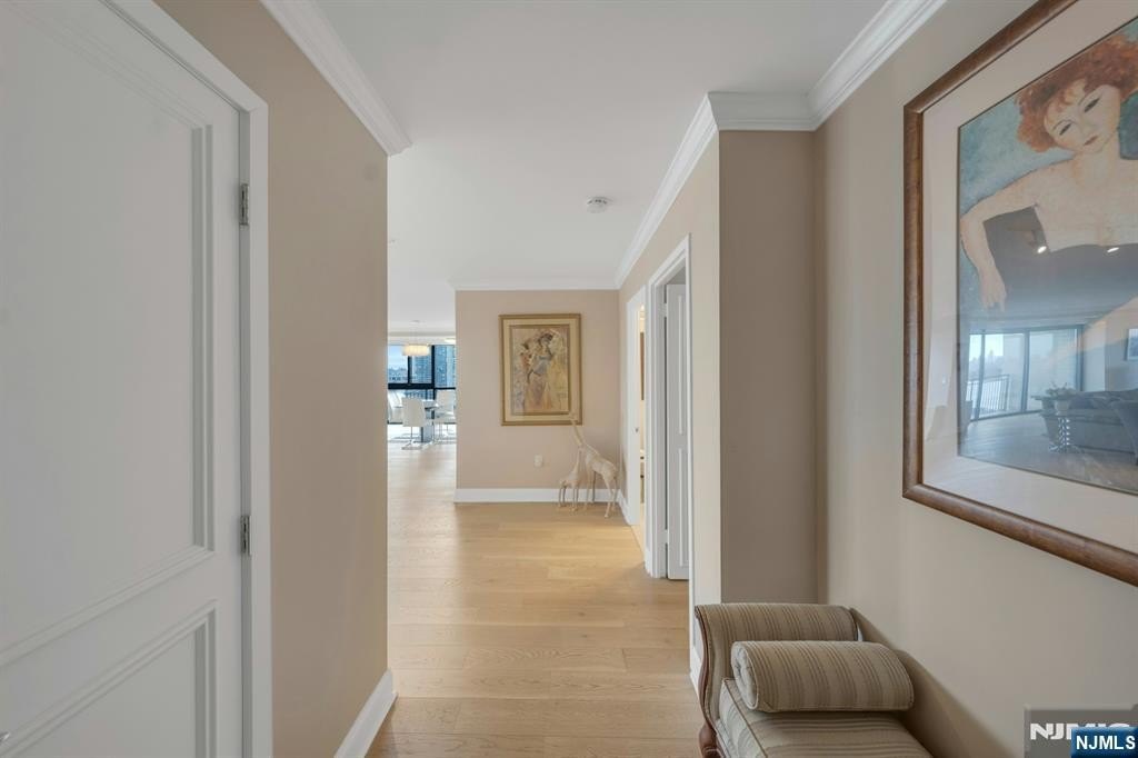 Currently Displayed Property Photo