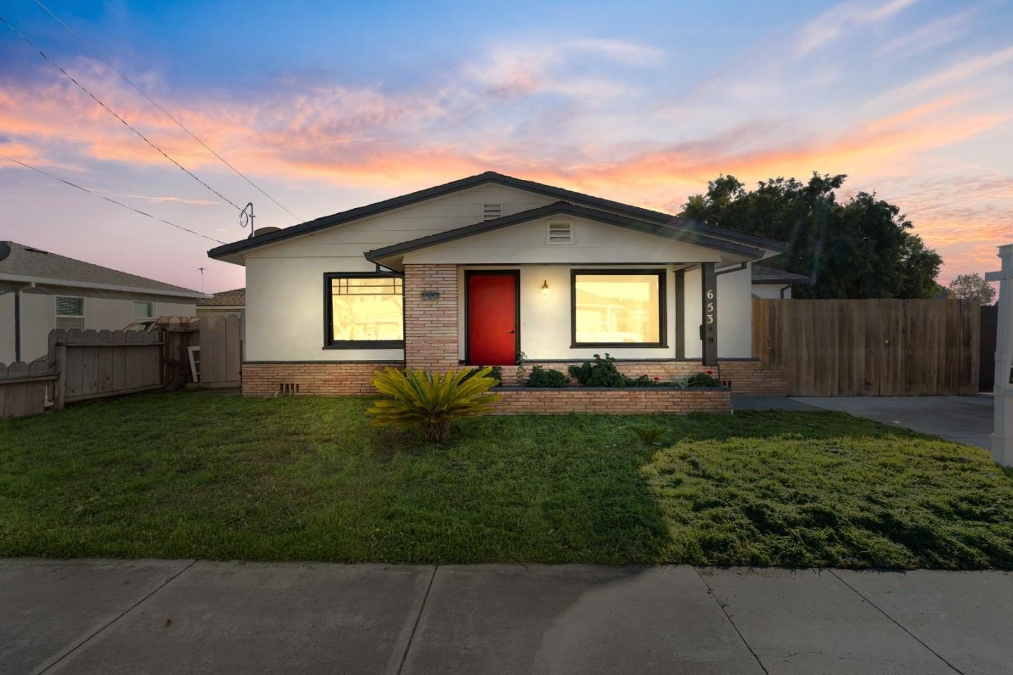 Currently Displayed Property Photo