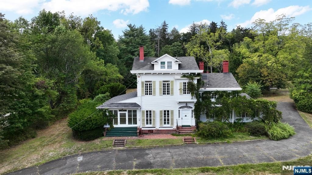 Currently Displayed Property Photo