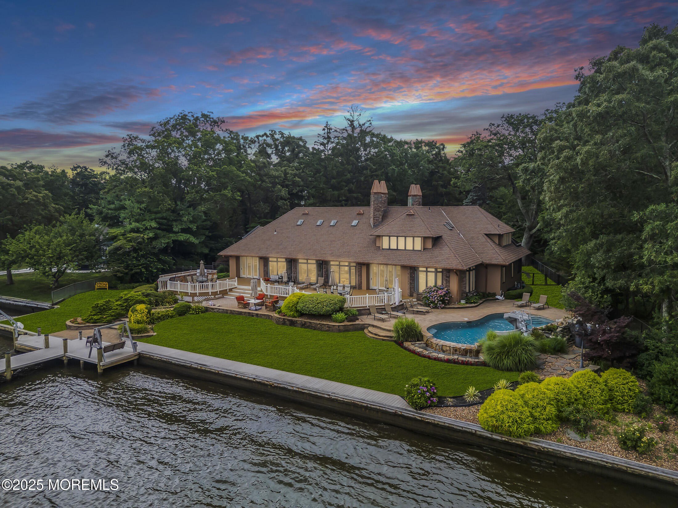 Currently Displayed Property Photo