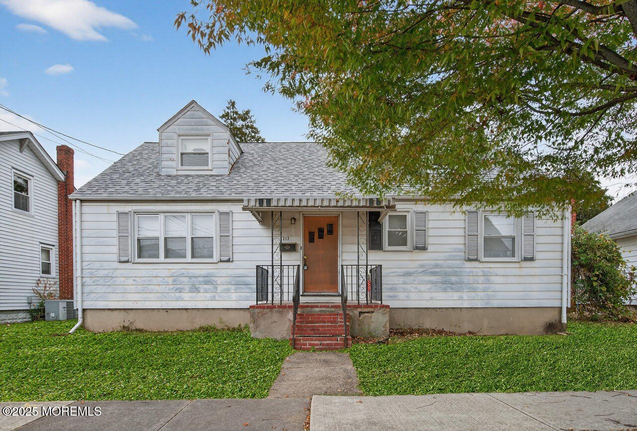 Currently Displayed Property Photo