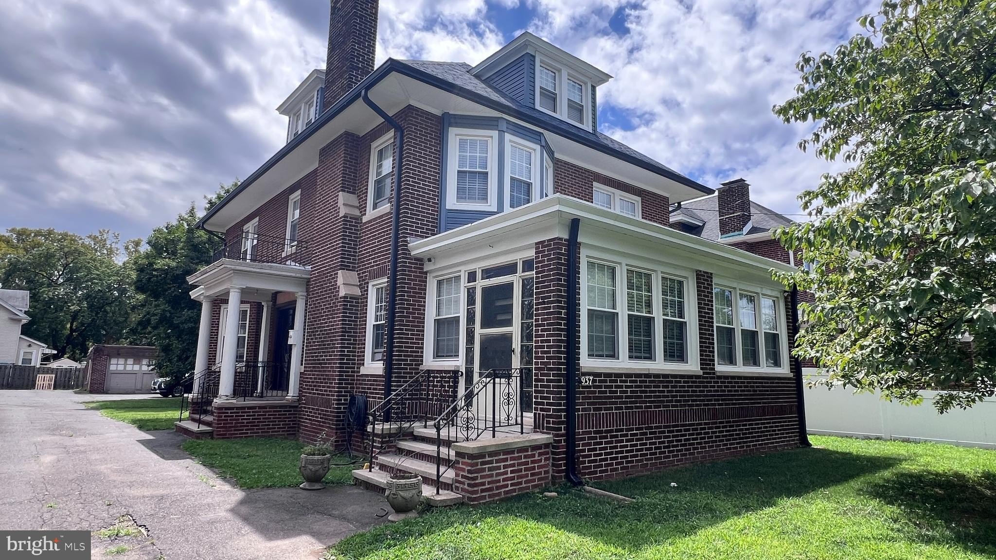 Currently Displayed Property Photo