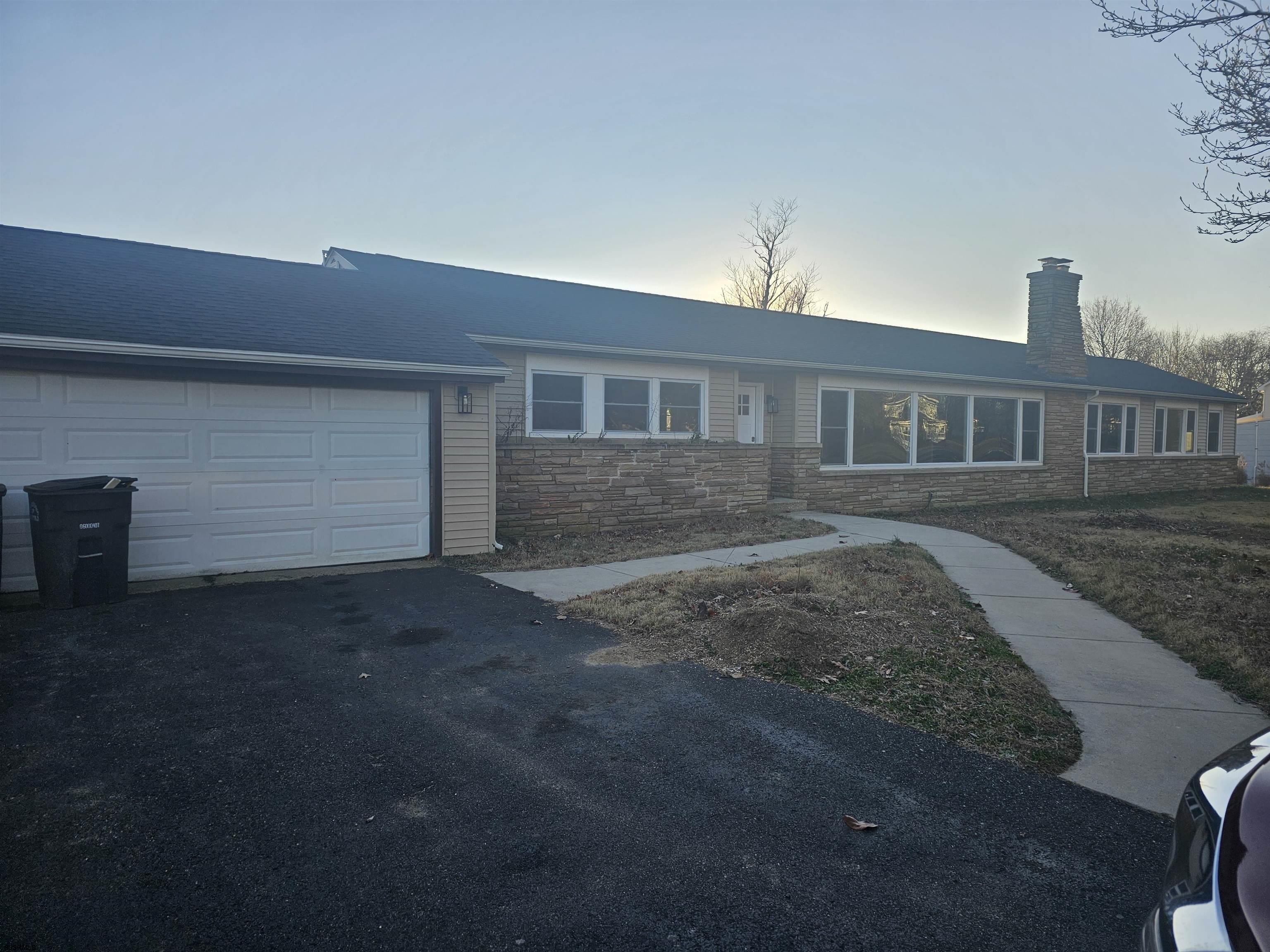 Currently Displayed Property Photo