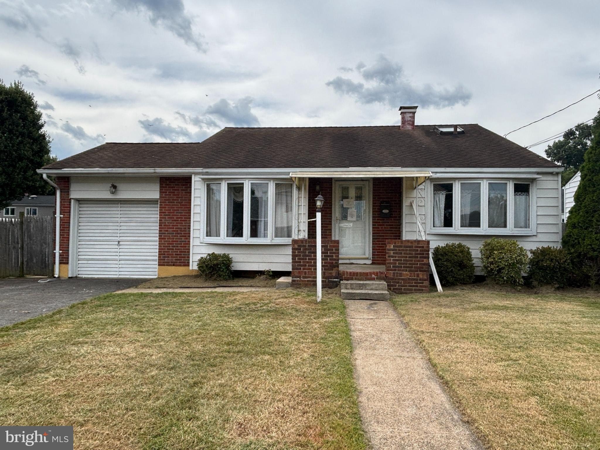 Currently Displayed Property Photo