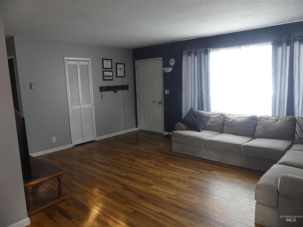 Currently Displayed Property Photo