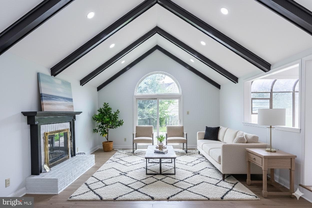 Currently Displayed Property Photo