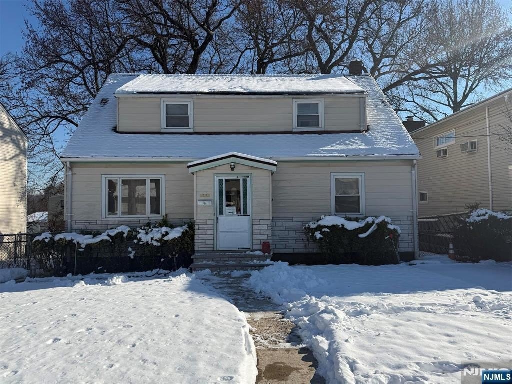 Currently Displayed Property Photo