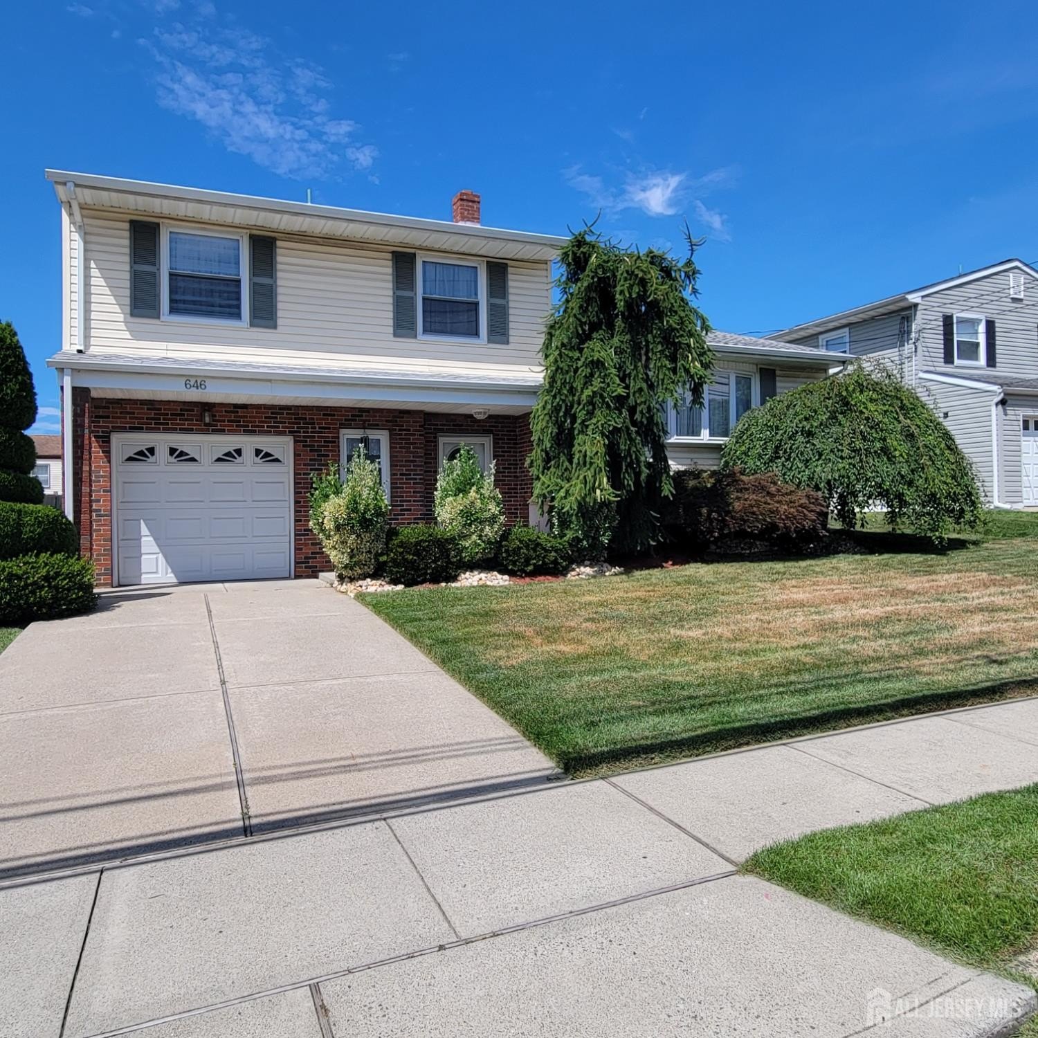 Currently Displayed Property Photo