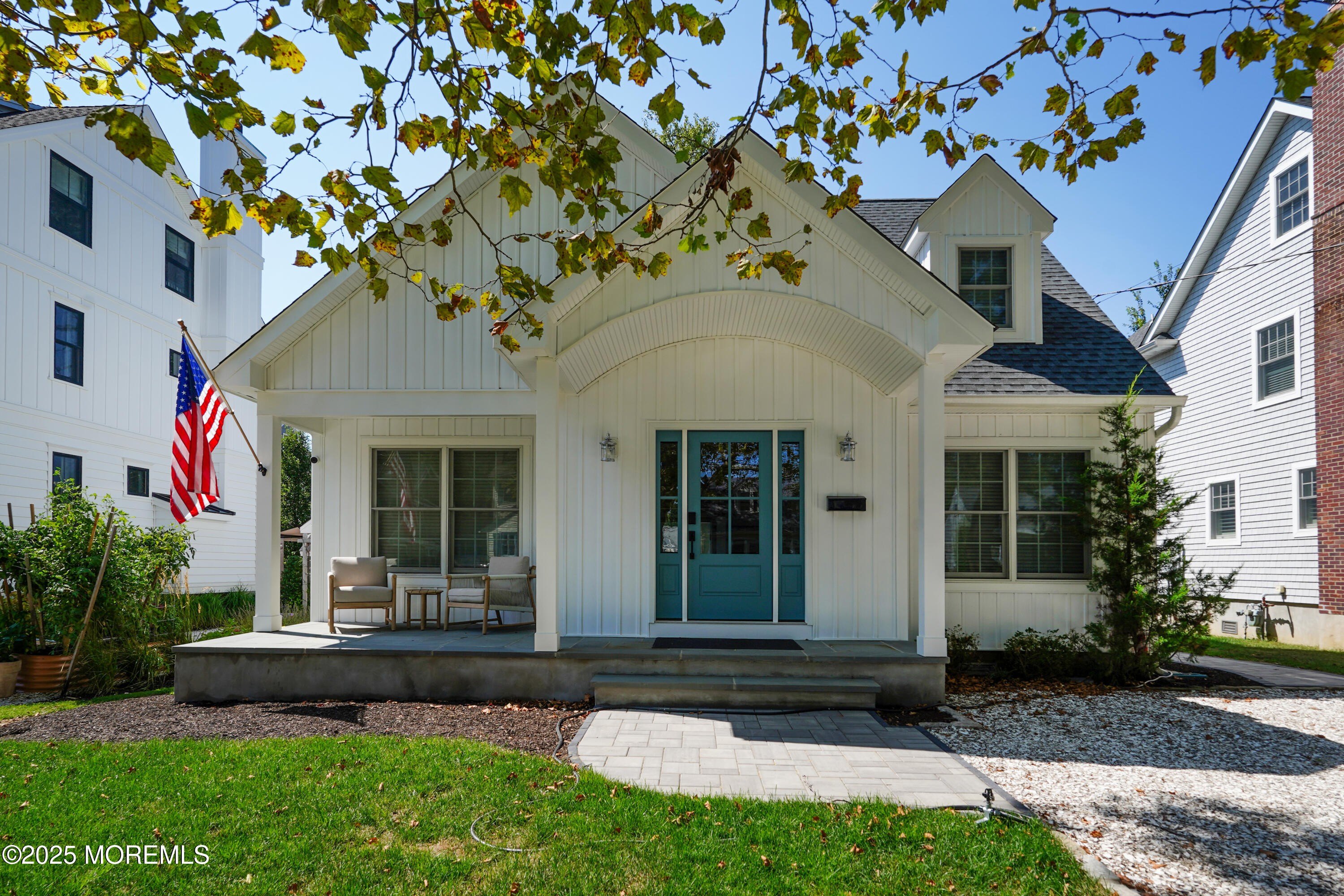 Currently Displayed Property Photo