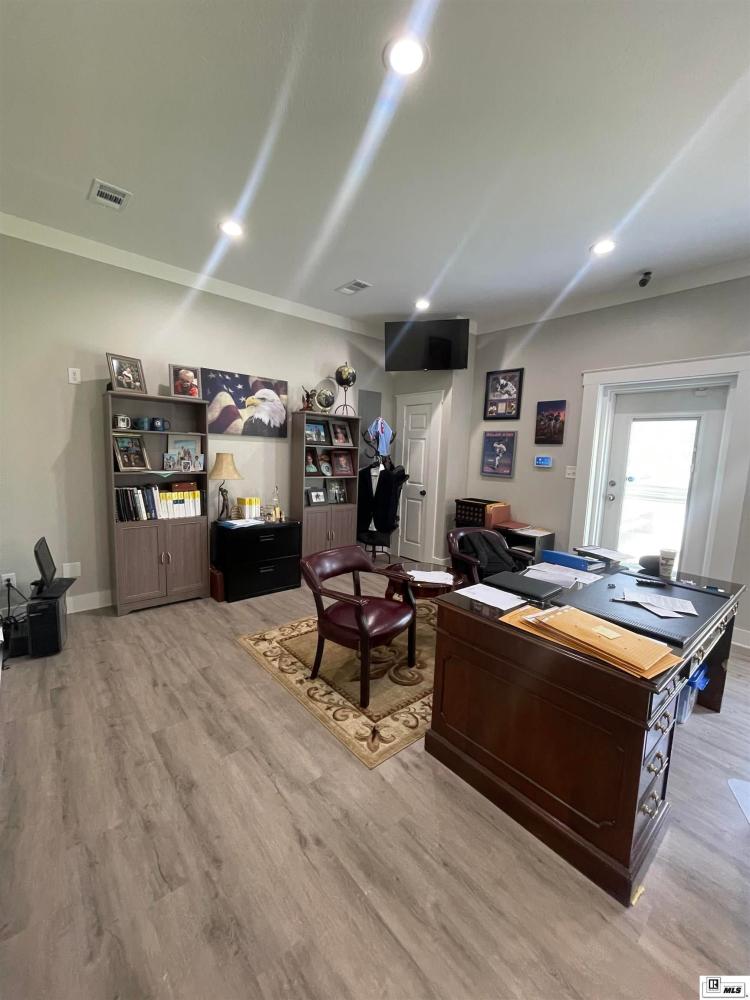 Currently Displayed Property Photo