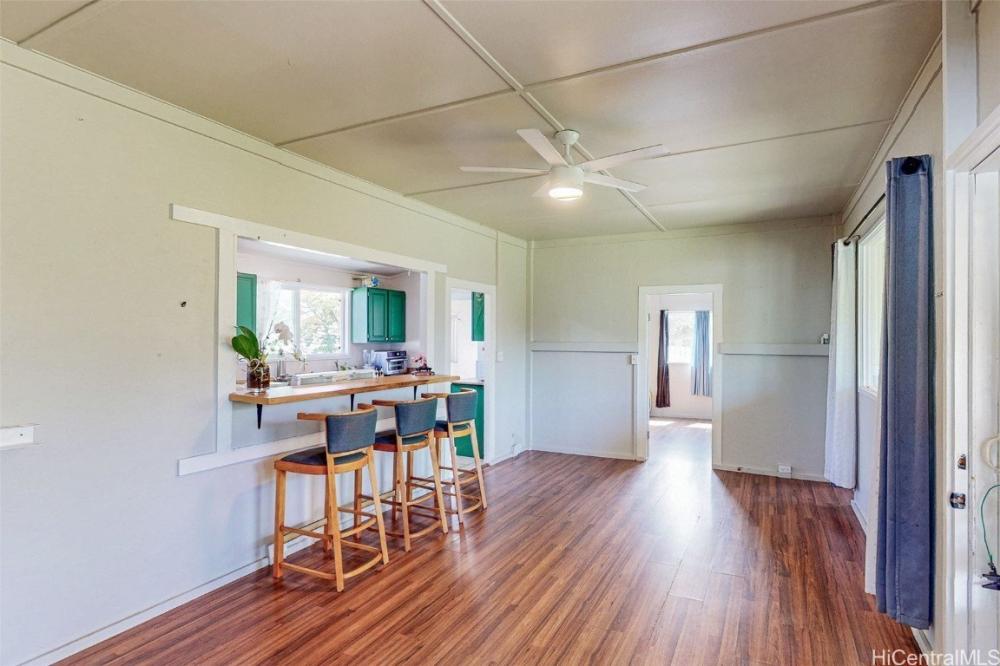 Currently Displayed Property Photo