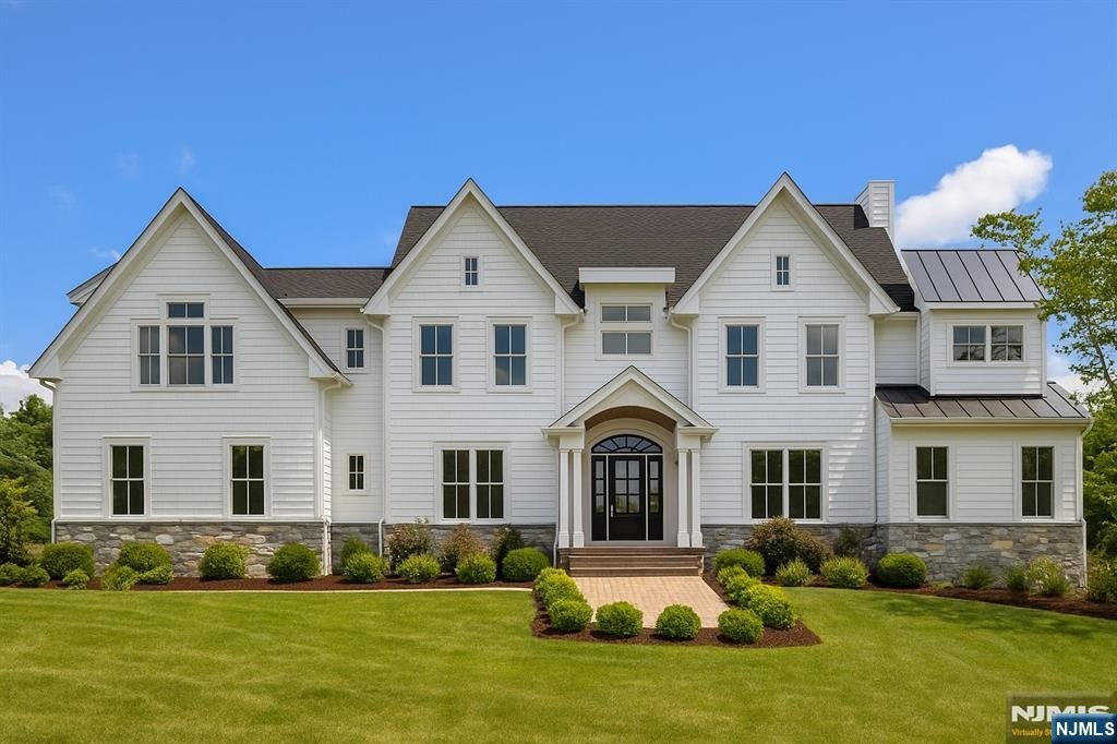 Currently Displayed Property Photo