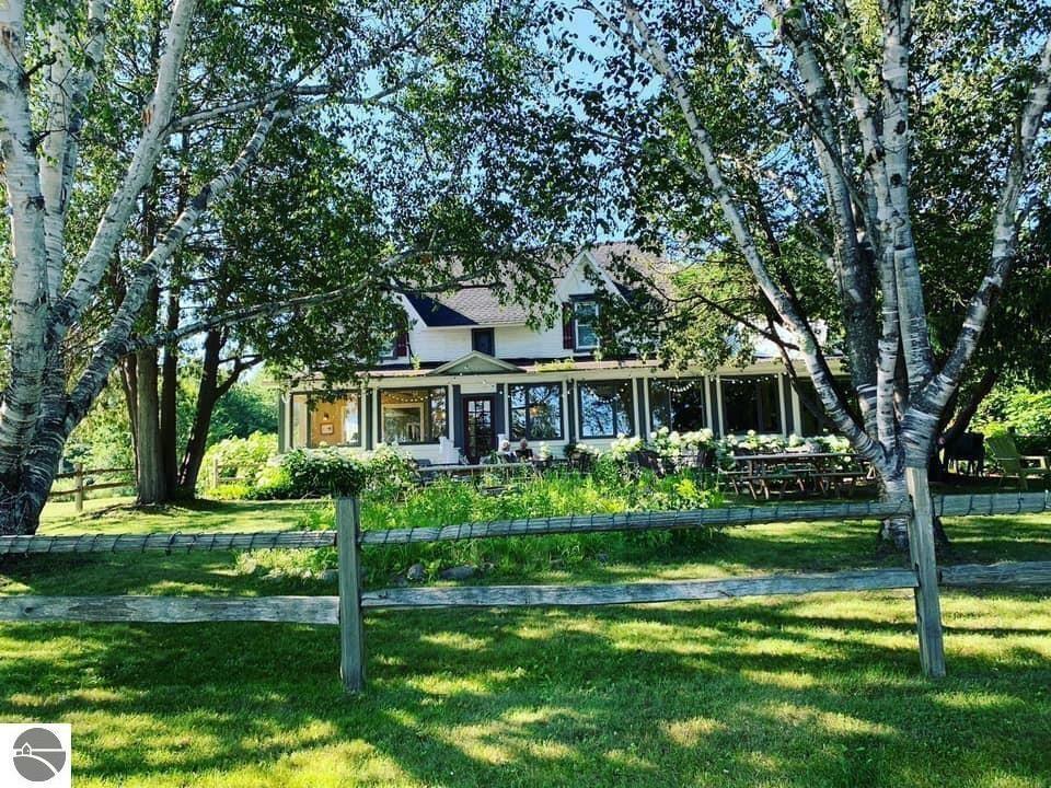 Currently Displayed Property Photo