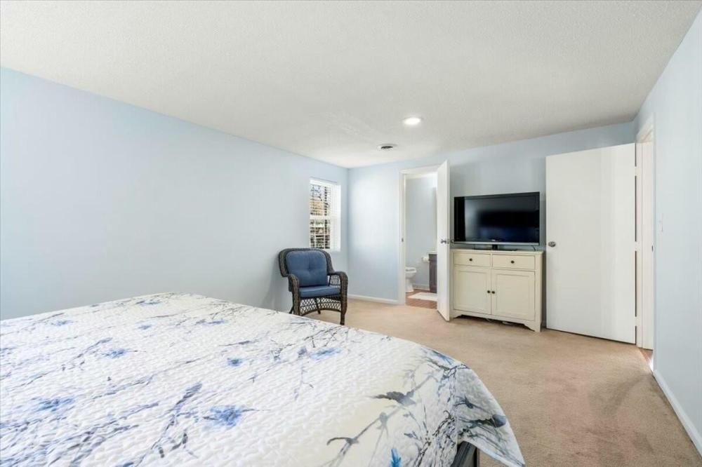 Currently Displayed Property Photo