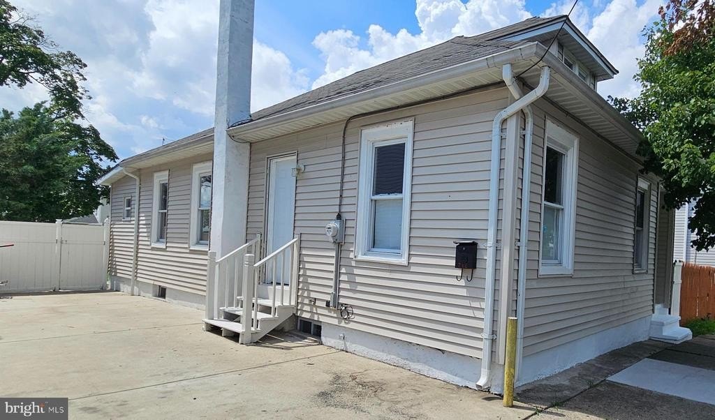 Currently Displayed Property Photo