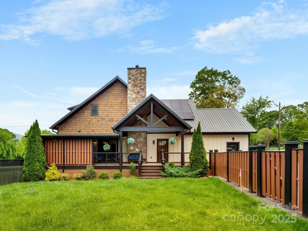Currently Displayed Property Photo