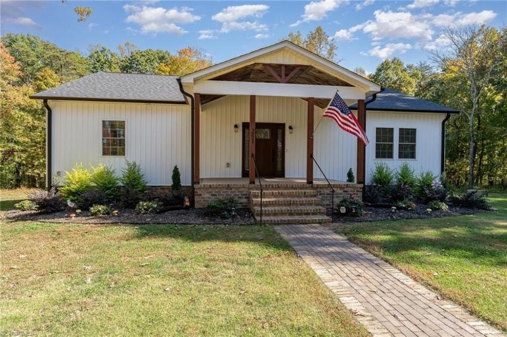 Currently Displayed Property Photo