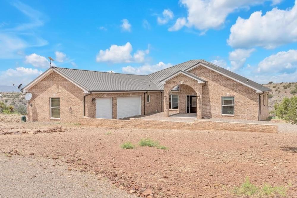 Currently Displayed Property Photo