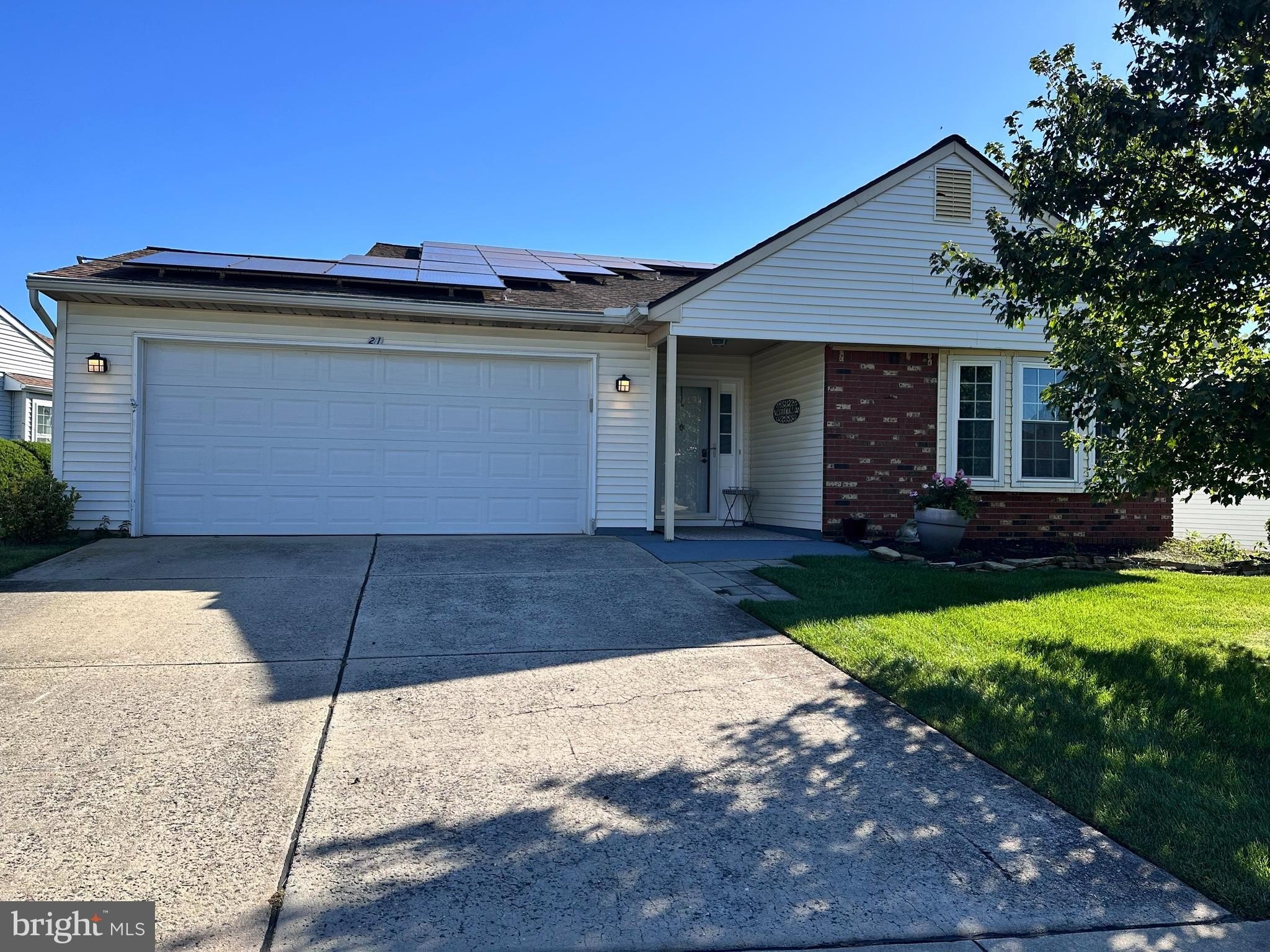 Currently Displayed Property Photo