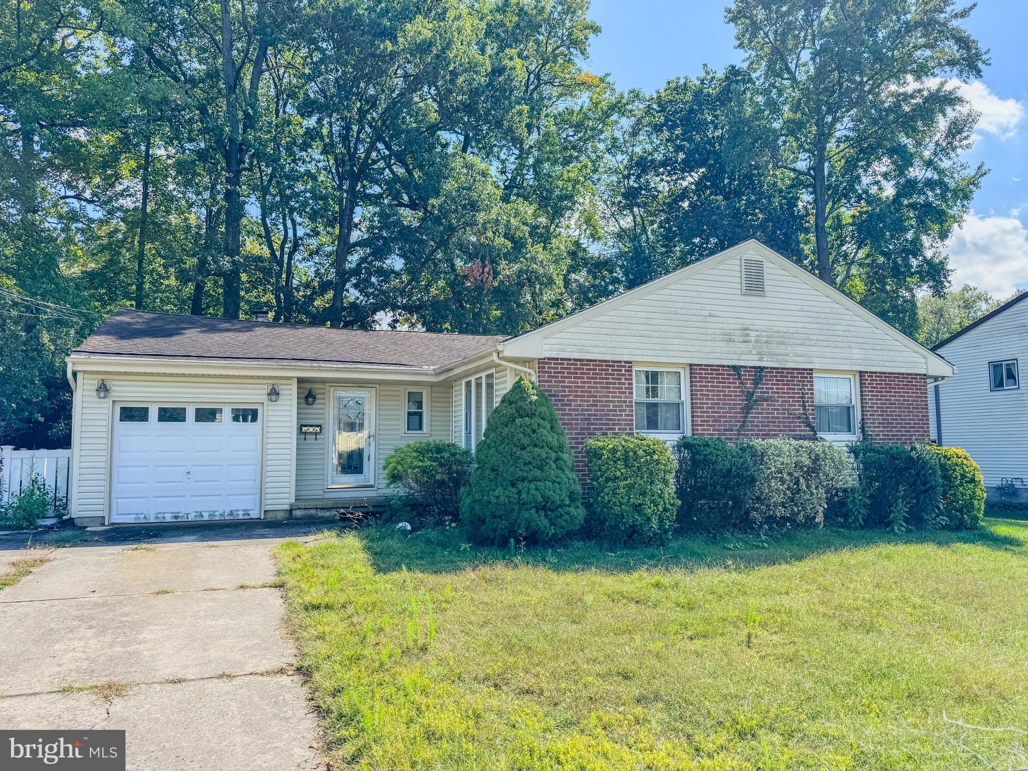 Currently Displayed Property Photo