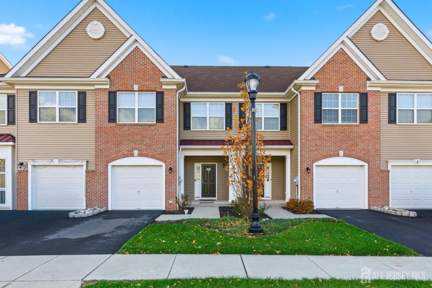 Currently Displayed Property Photo