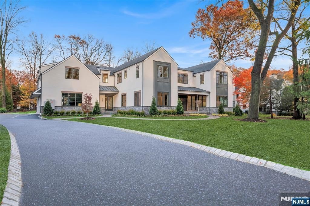 Currently Displayed Property Photo