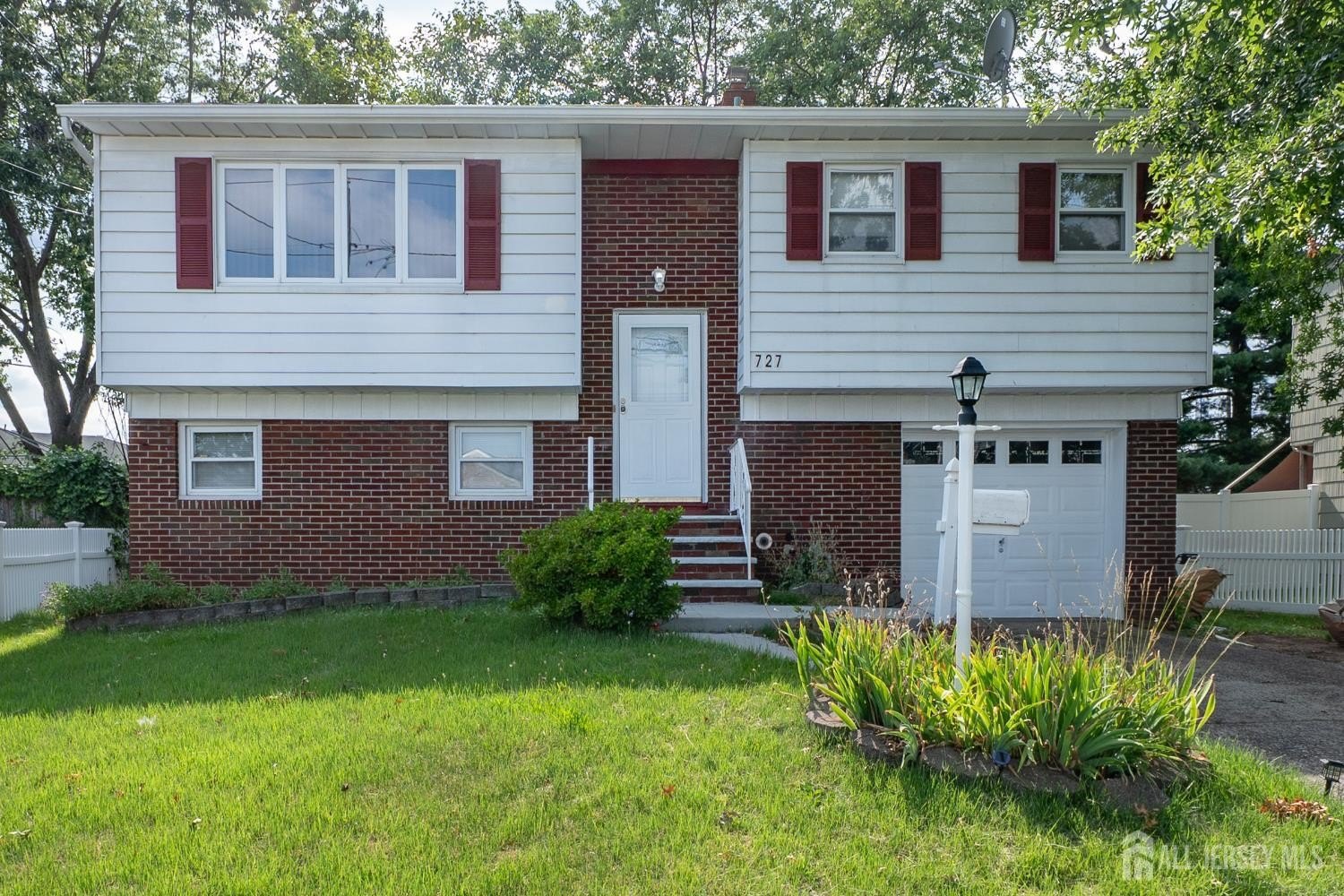 Currently Displayed Property Photo