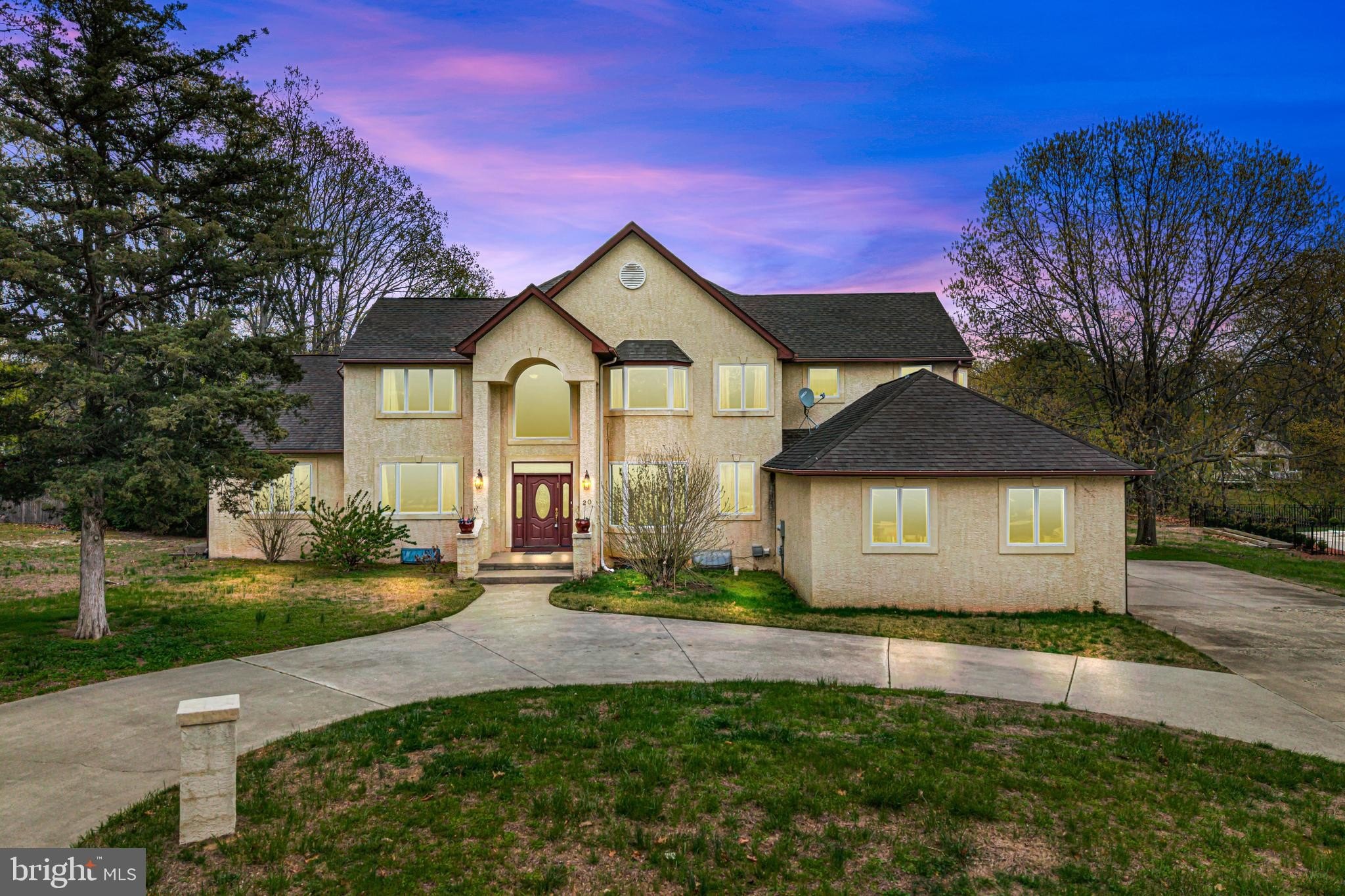 Currently Displayed Property Photo