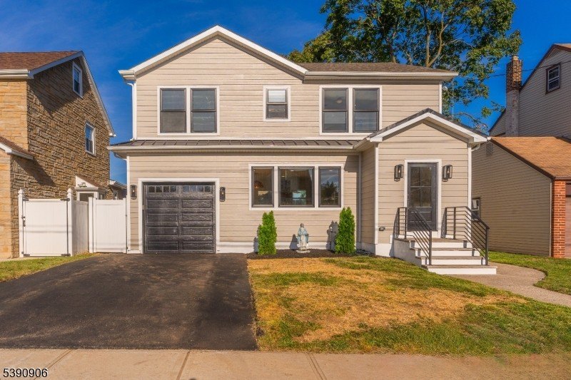 Currently Displayed Property Photo