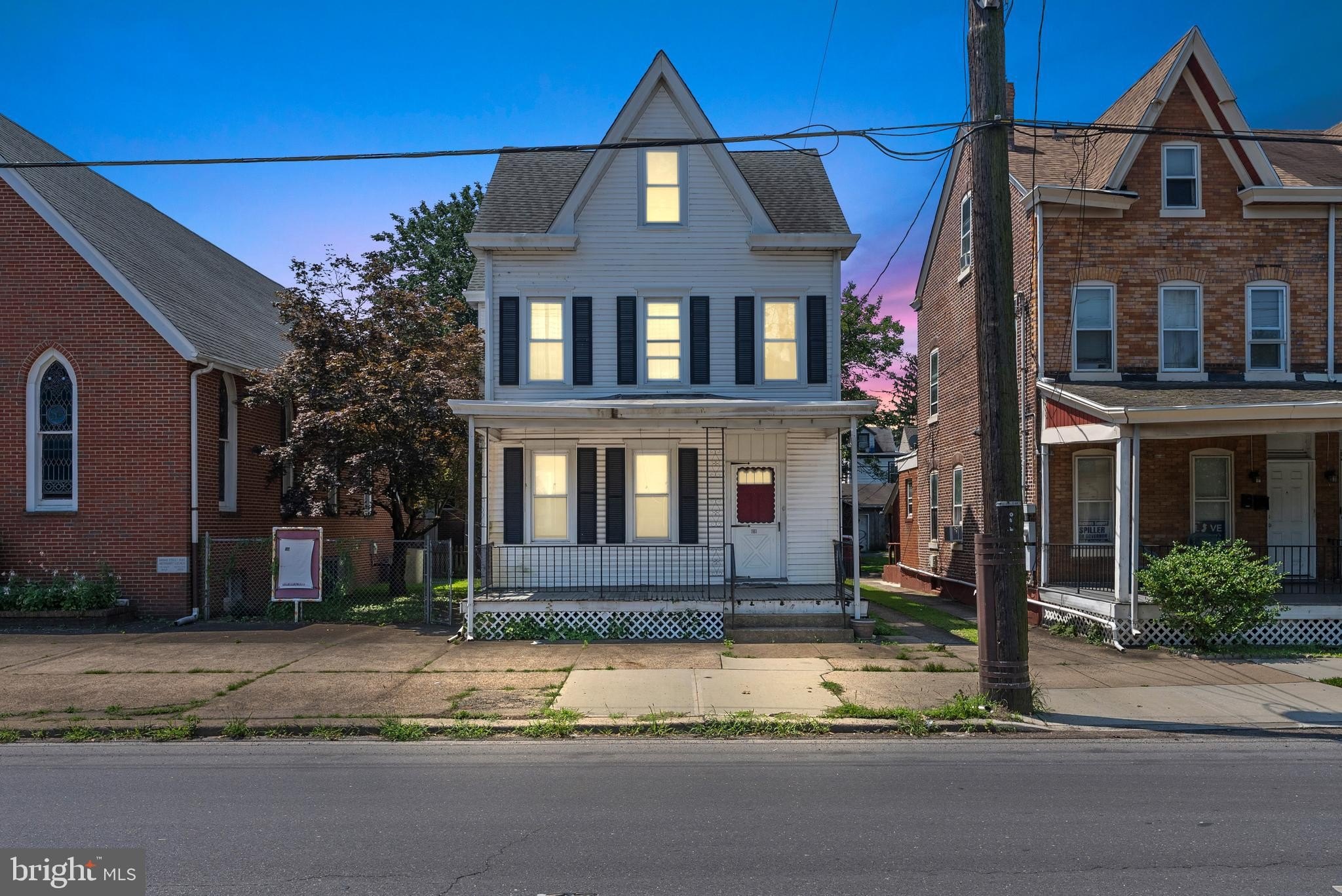 Currently Displayed Property Photo