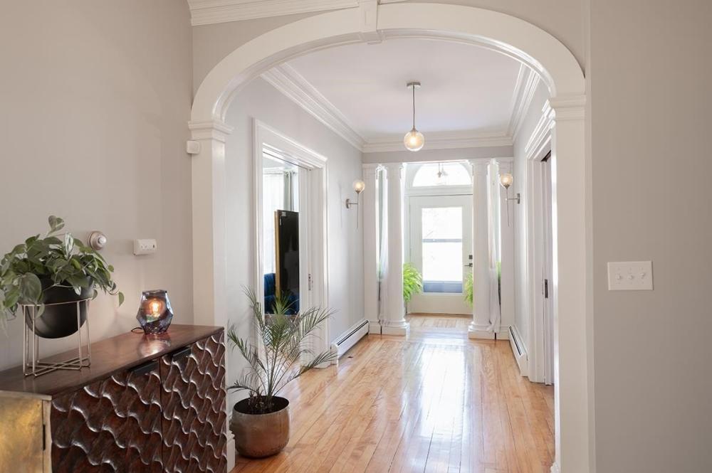 Currently Displayed Property Photo