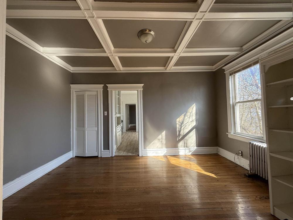 Currently Displayed Property Photo