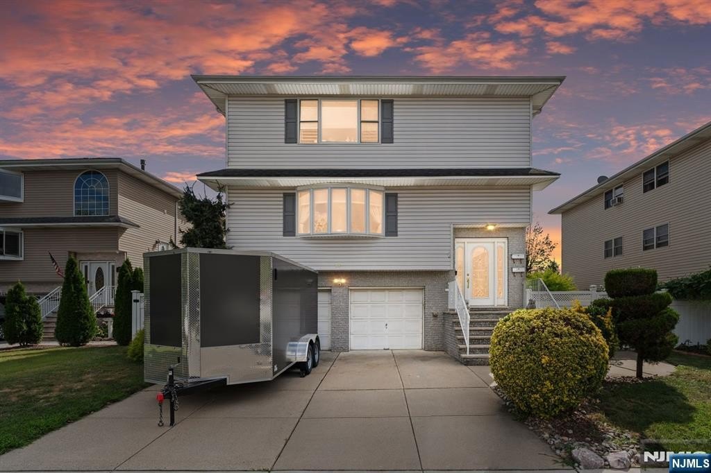 Currently Displayed Property Photo