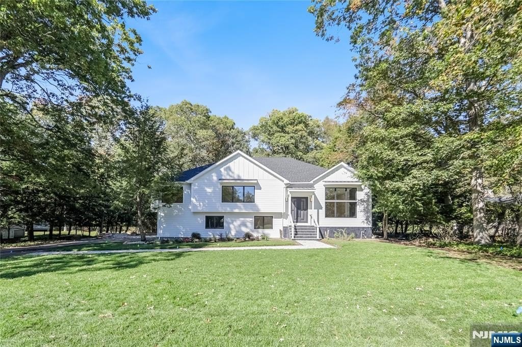 Currently Displayed Property Photo