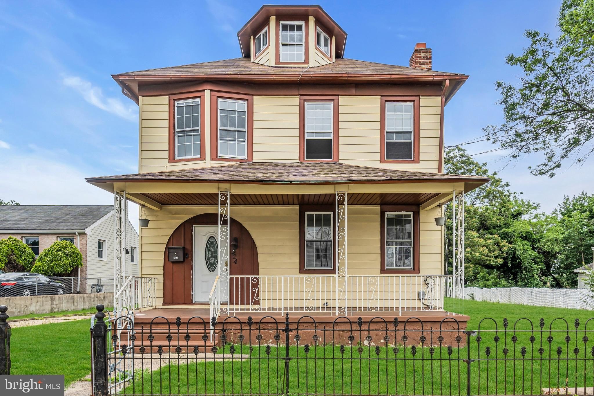 Currently Displayed Property Photo