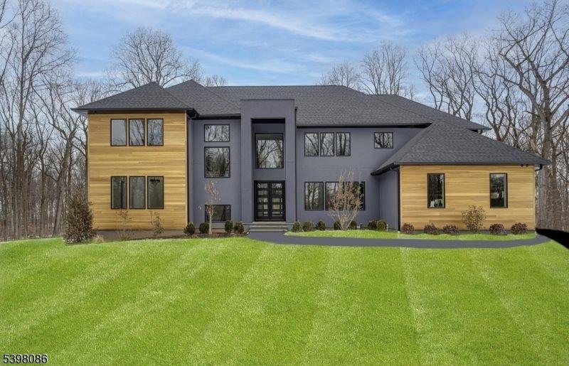 Currently Displayed Property Photo