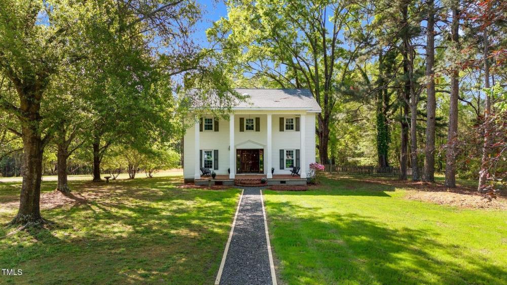 Currently Displayed Property Photo