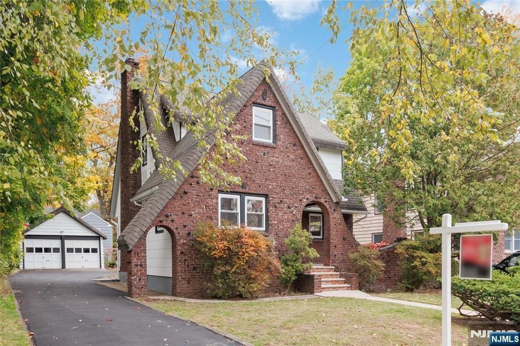 Currently Displayed Property Photo