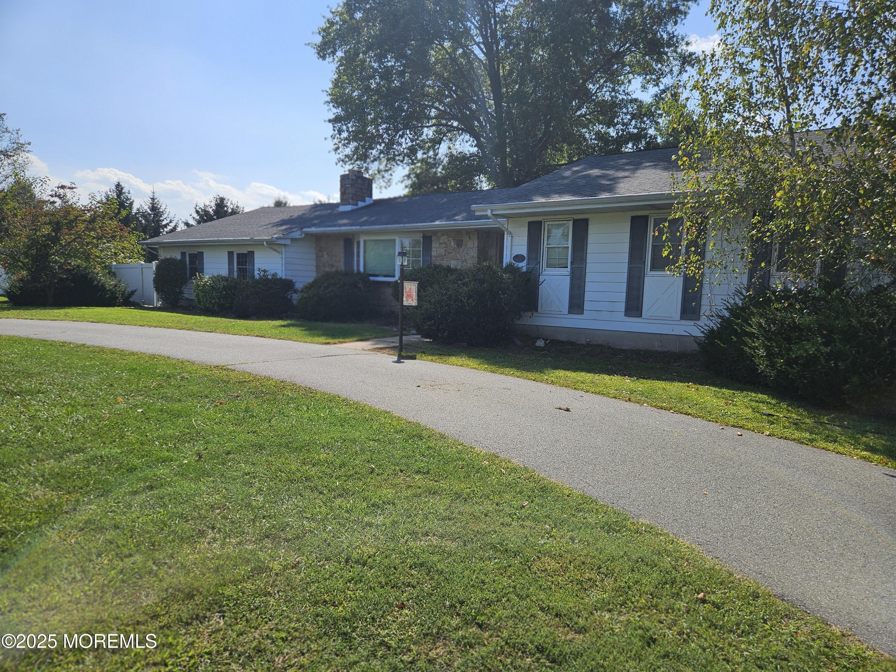 Currently Displayed Property Photo