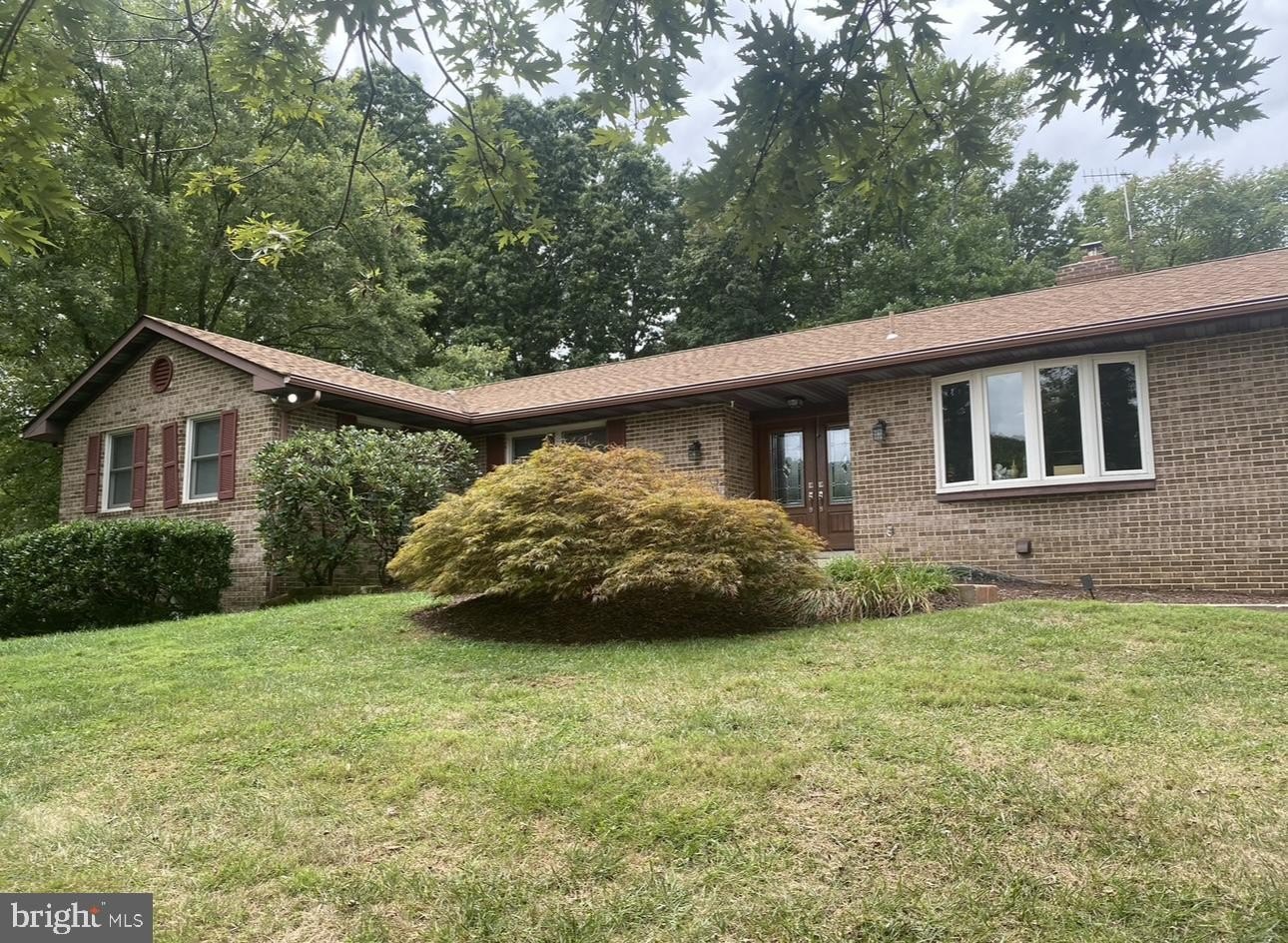 Currently Displayed Property Photo