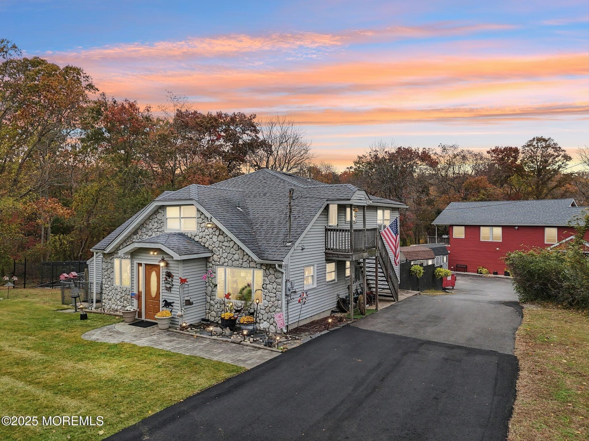 Currently Displayed Property Photo