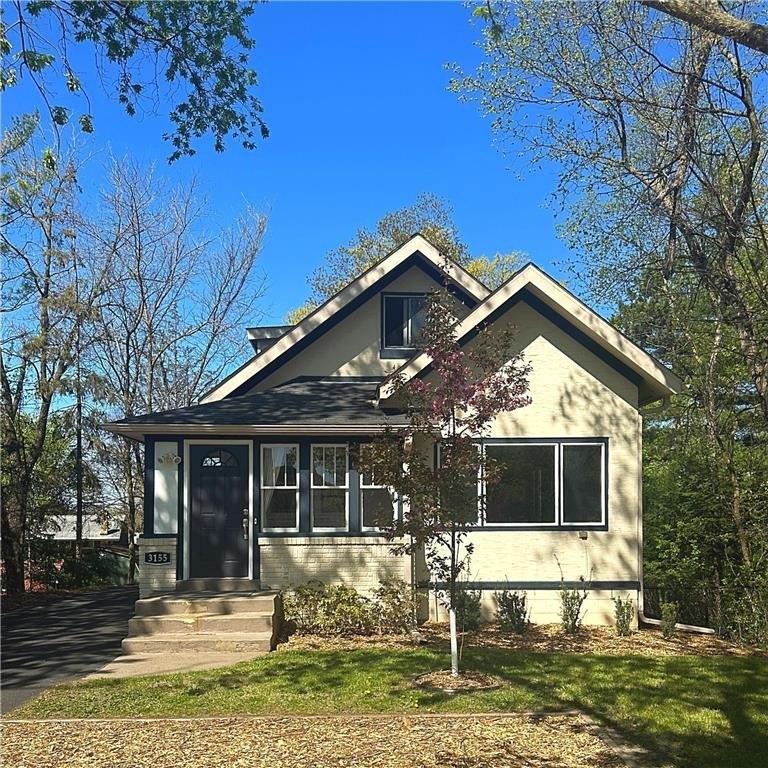 Currently Displayed Property Photo