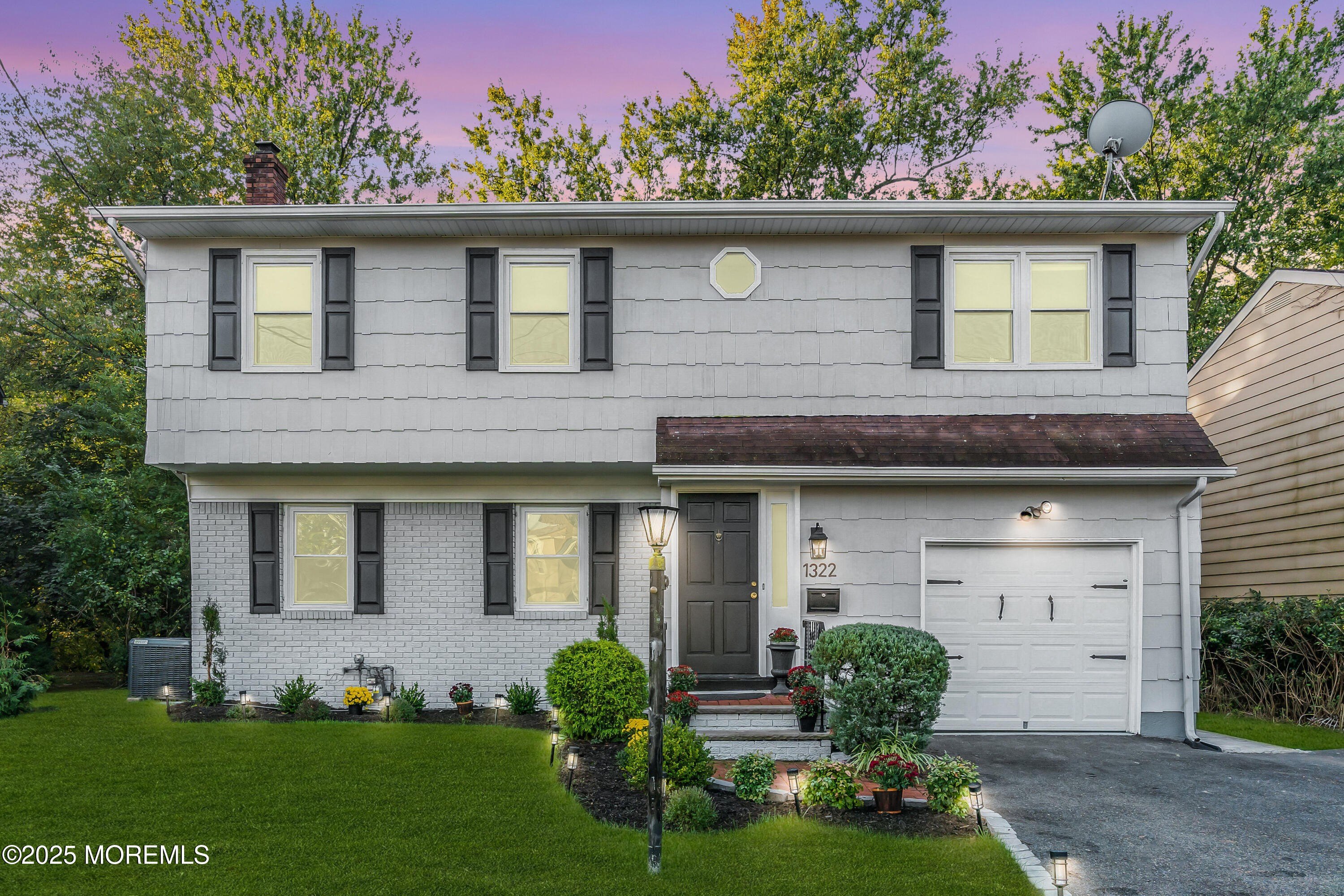 Currently Displayed Property Photo