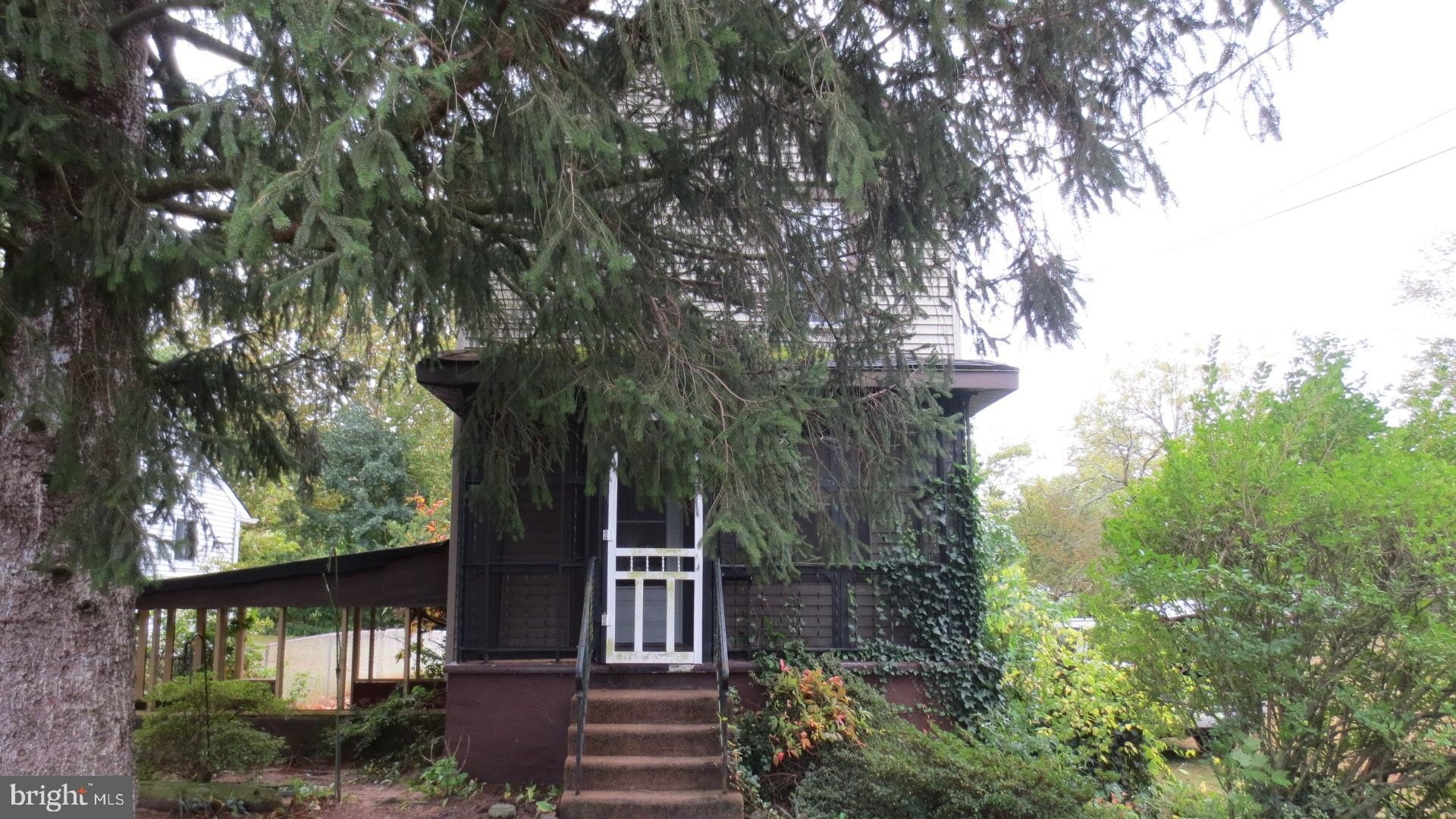 Currently Displayed Property Photo