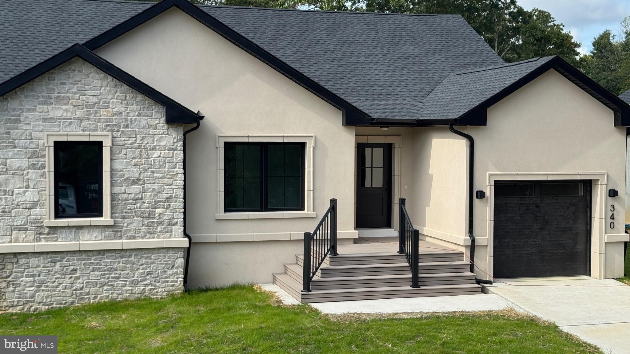 Currently Displayed Property Photo