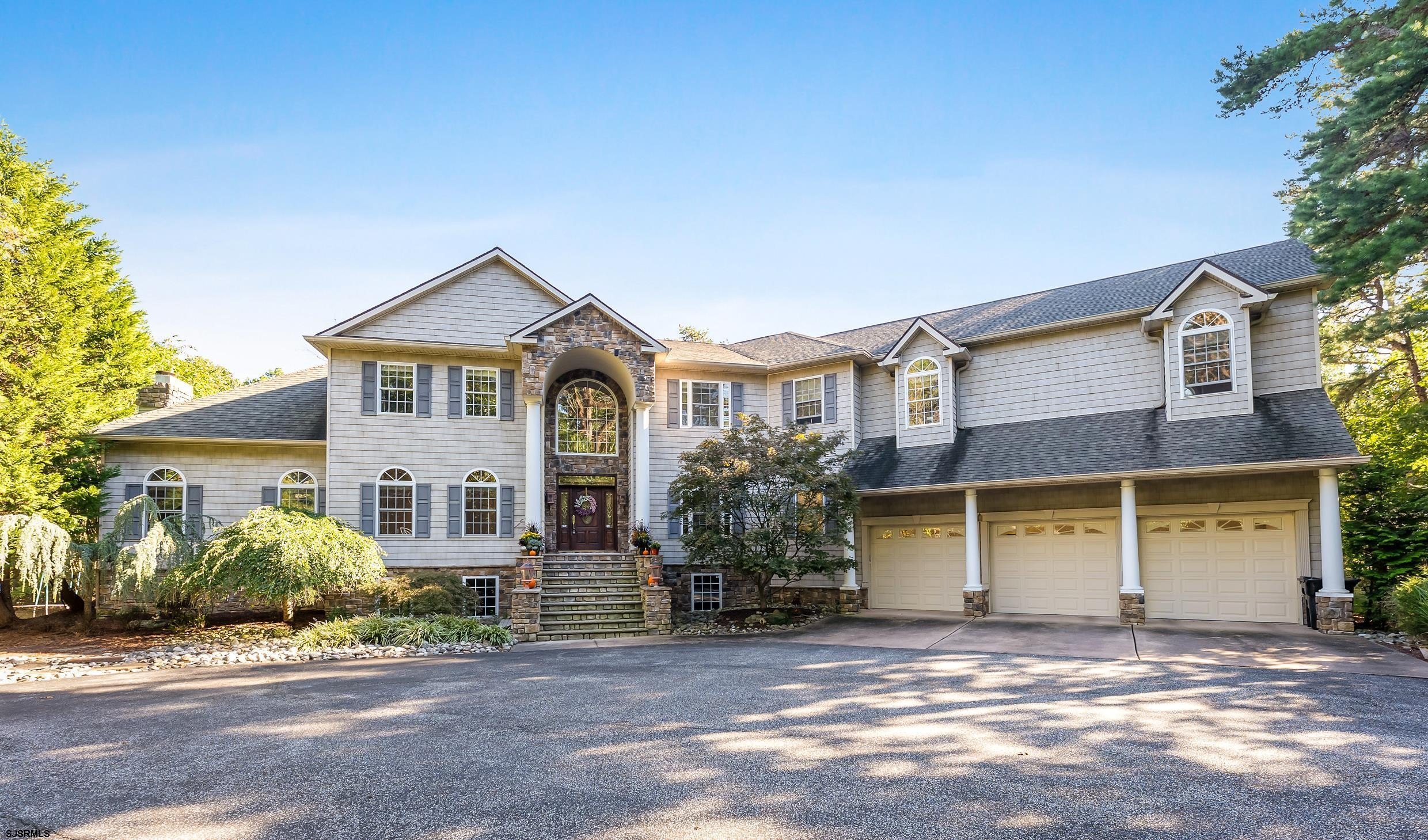 Currently Displayed Property Photo