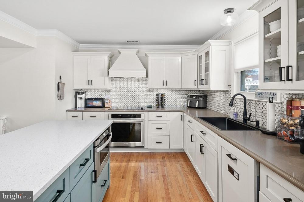 Currently Displayed Property Photo
