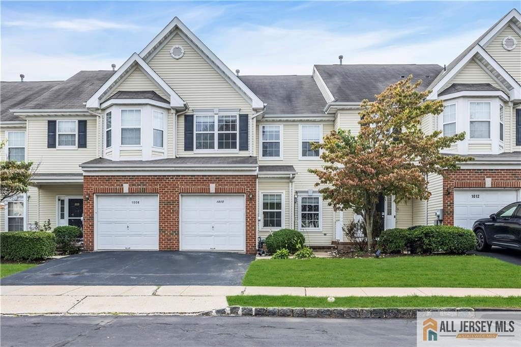 Currently Displayed Property Photo