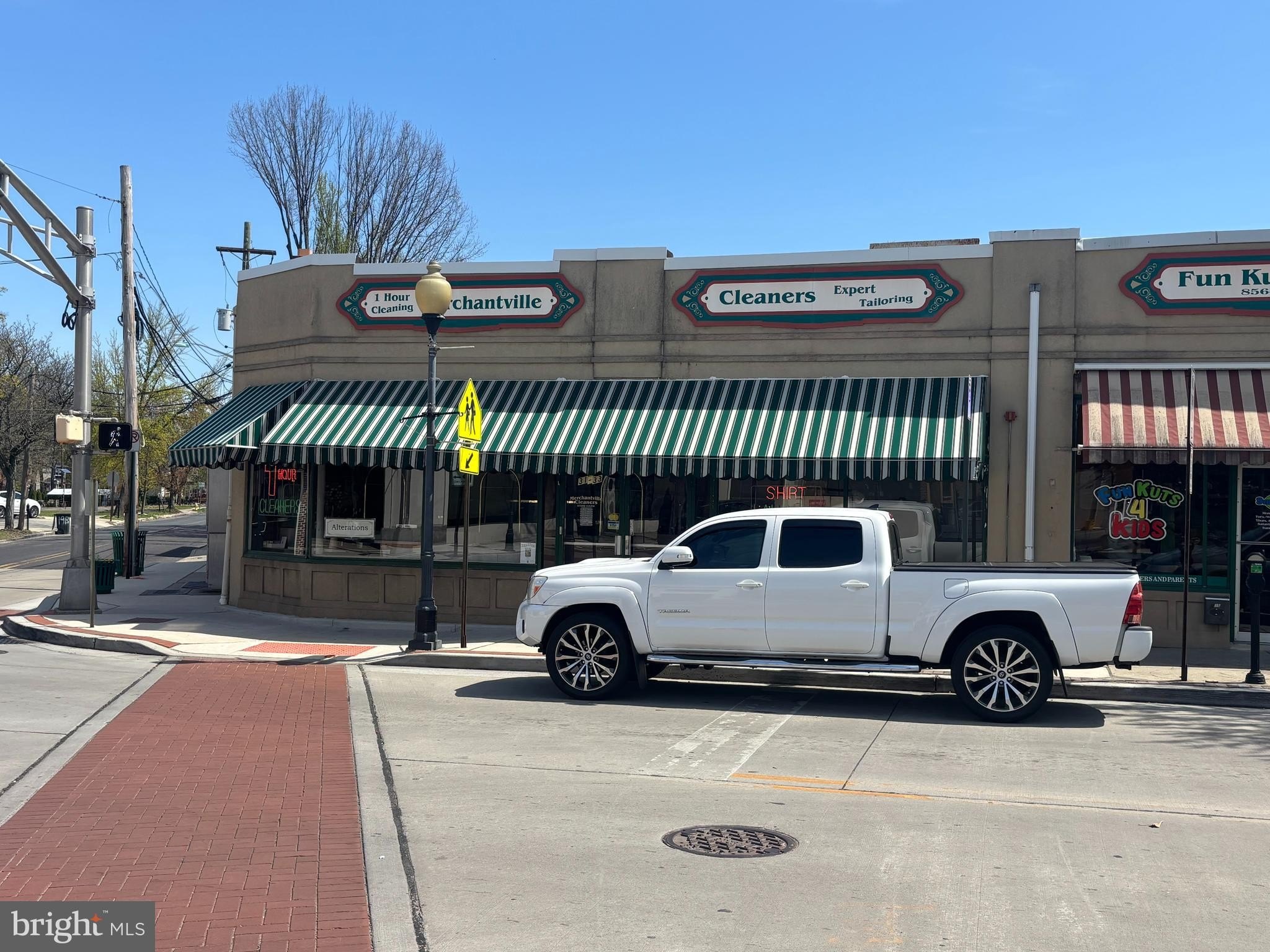 Currently Displayed Property Photo